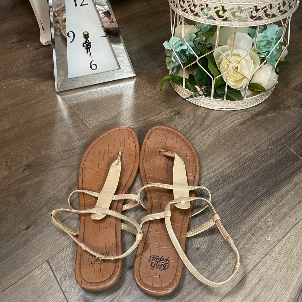 Cute strappy sandals - Picture 4 of 6